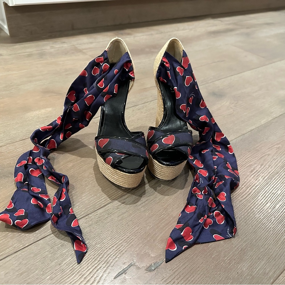 Gucci Carolina Heart Espadrille Wedges, size 35